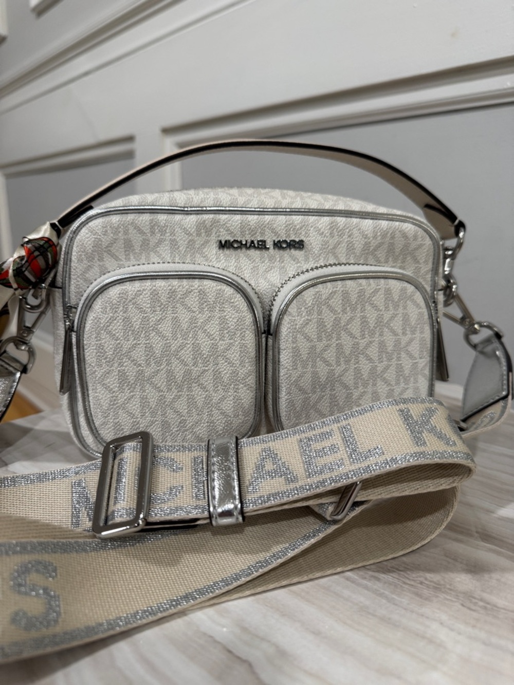 Michael Kors Bag Jet Set Signature Logo Strap with Front Pockets Crossbody - Picture 4 of 17